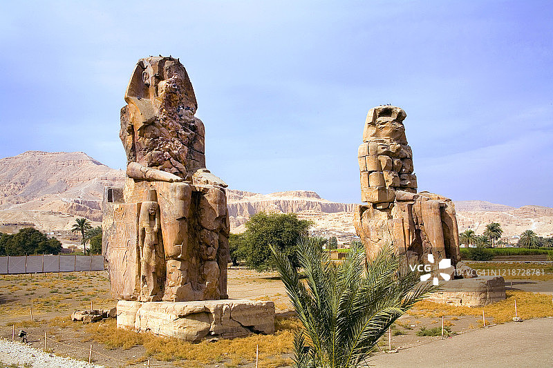 埃及卢克索西岸的门农巨像图片素材