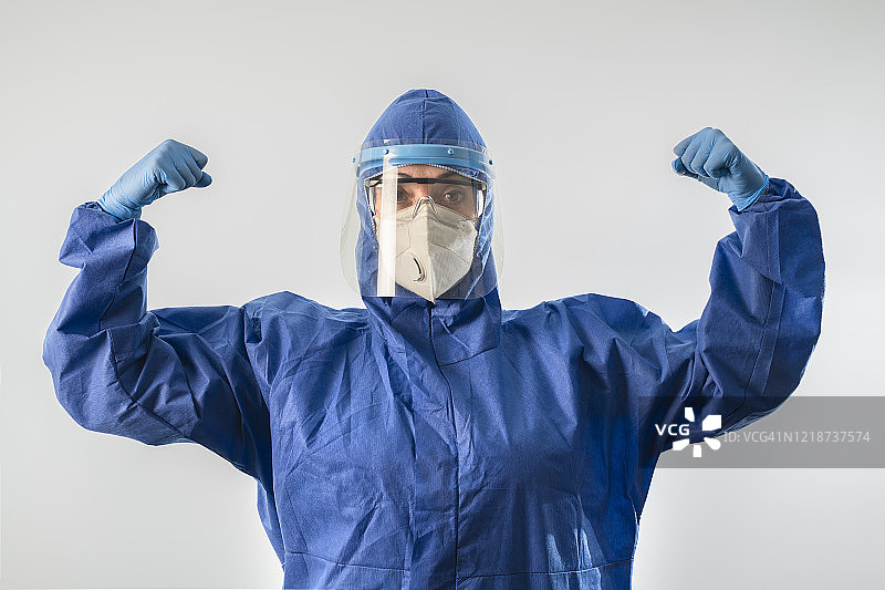 在新型冠状病毒爆发期间的坚强医生图片素材