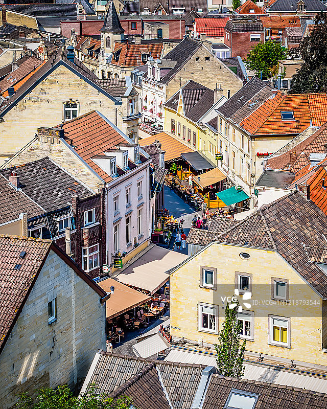 从上方俯瞰荷兰林堡省瓦尔肯堡市中心图片素材