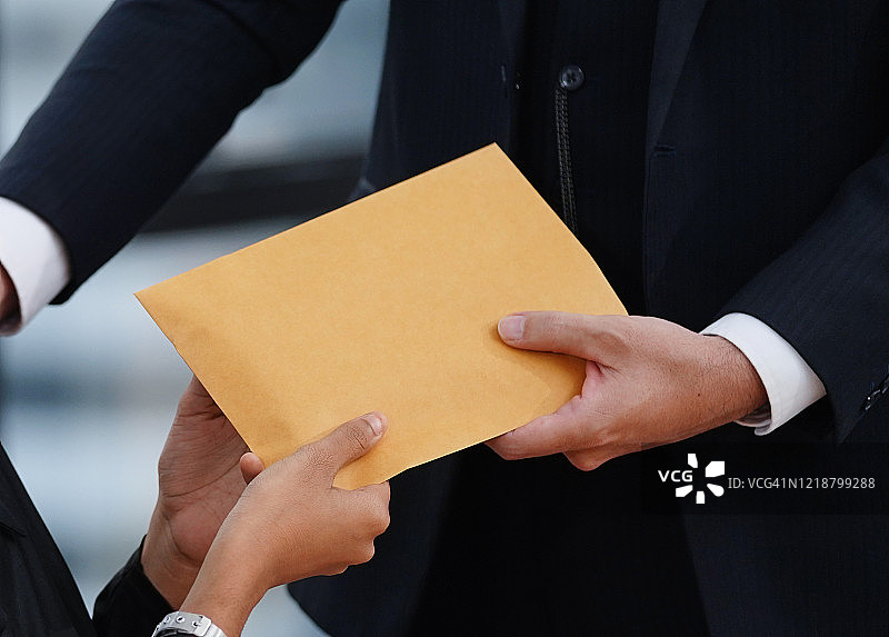 经理为员工提供更好的职业发展机会，业务晋升和加薪的财务概念图片素材