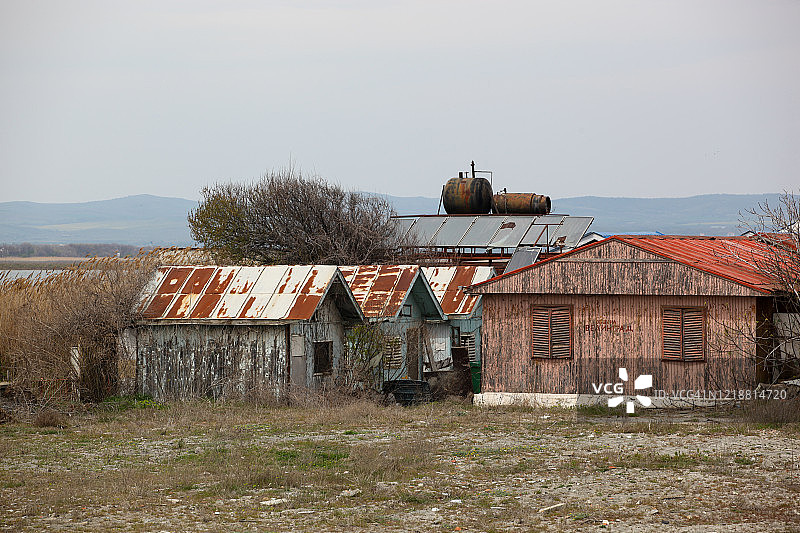 保加利亚波莫里耶的废弃海滨住宅楼图片素材