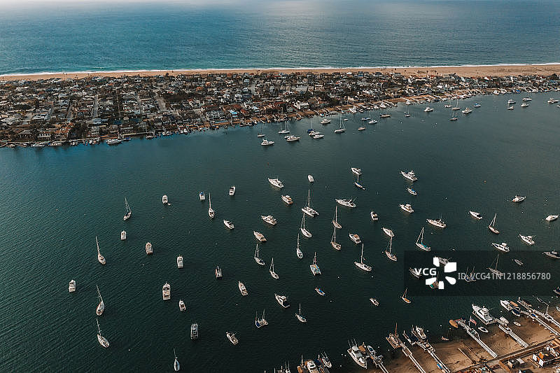 船只的无人机视角图片素材