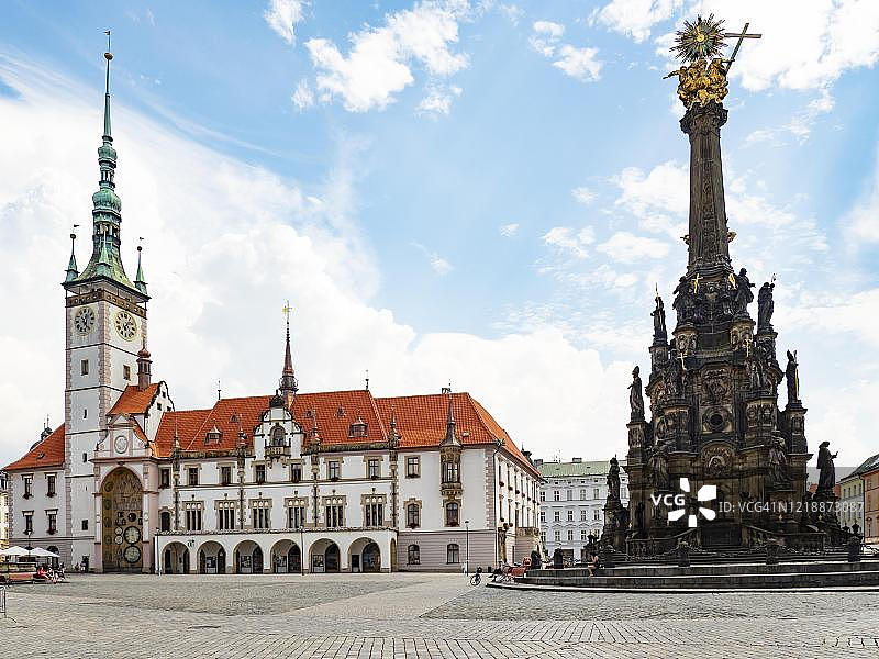 奥洛穆克市政厅和联合国教科文组织世界遗产三位一体柱，捷克共和国图片素材
