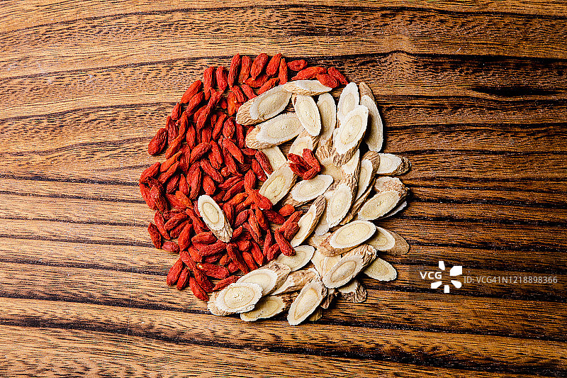 用中药制成的阴阳符号图片素材