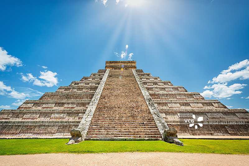 墨西哥奇琴伊察库库尔坎金字塔图片素材