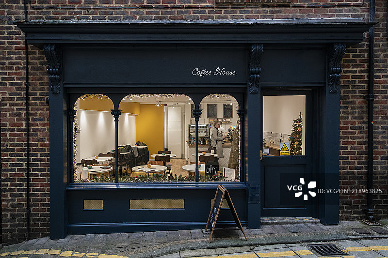温馨的独立咖啡店图片素材