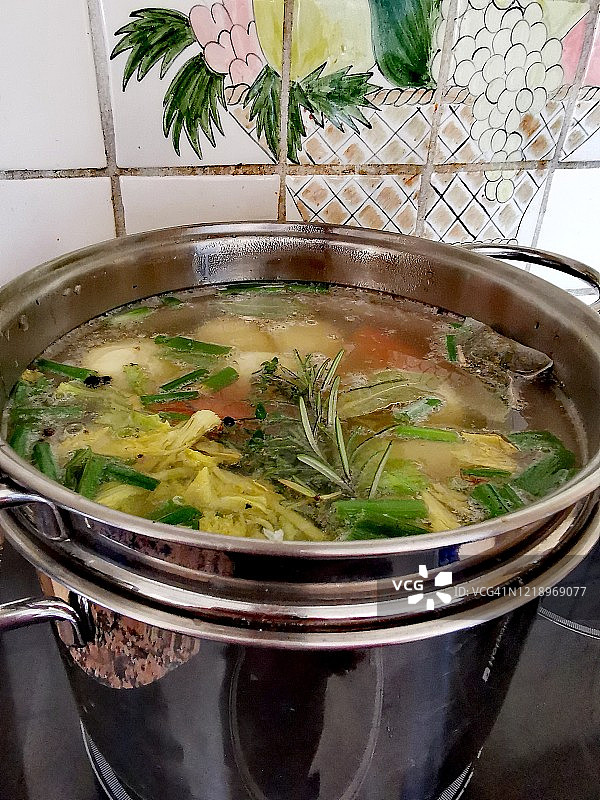 制作鸡骨汤图片素材