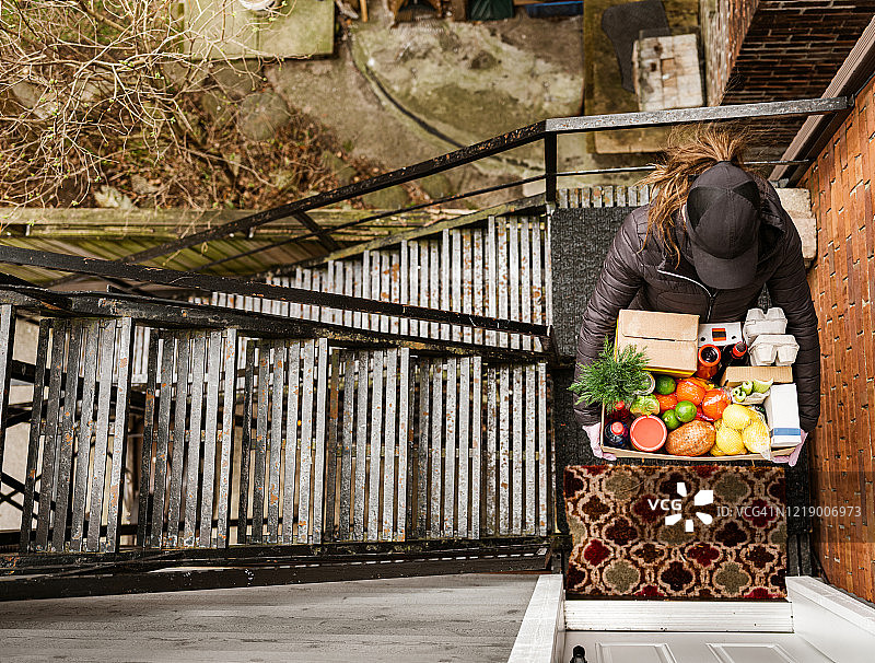 新冠疫情封锁期间的食品外卖图片素材