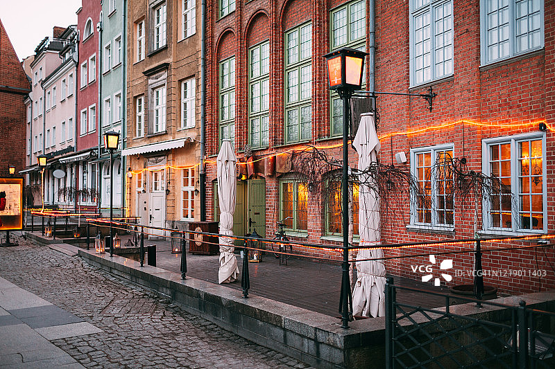 格但斯克夏季露台的精美空旷餐厅图片素材