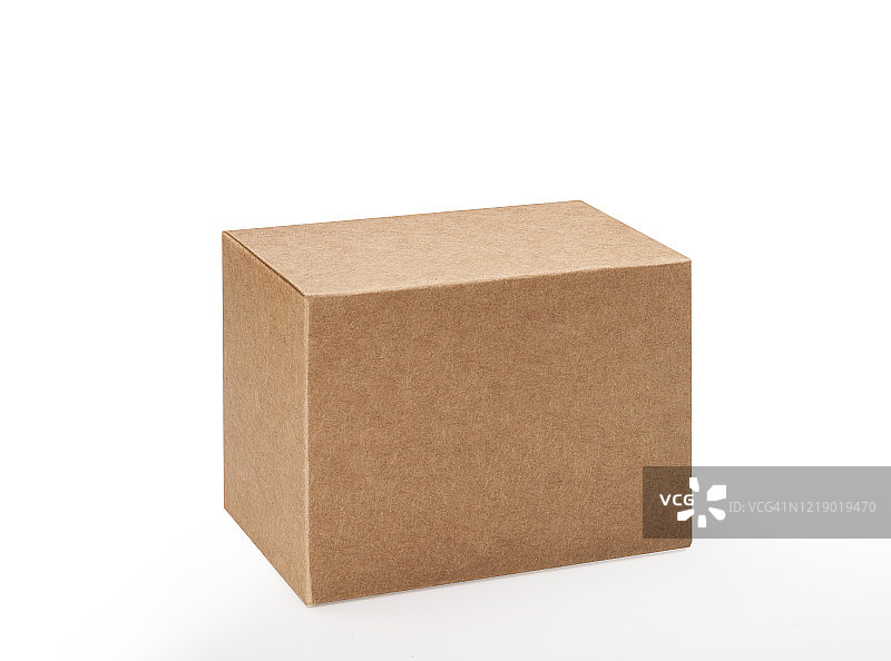 白色背景上的棕色立方体摄影棚拍摄图片素材