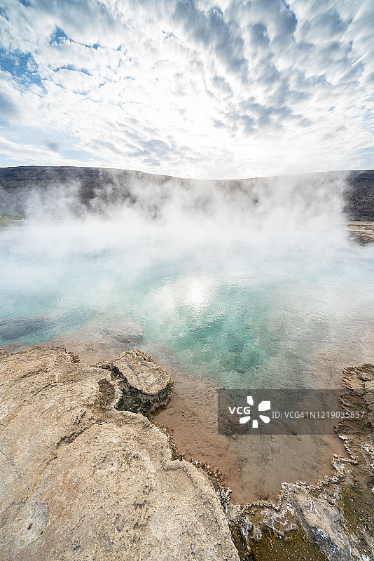 非洲埃塞俄比亚阿法尔州塞梅拉的间歇泉蒸汽图片素材