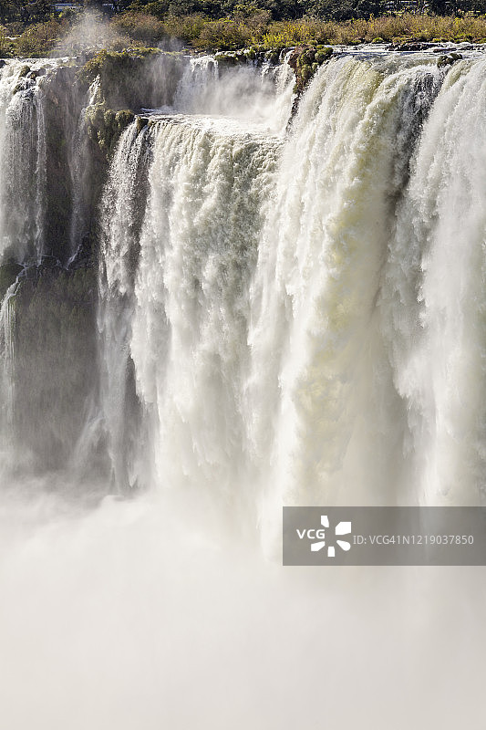 伊瓜苏瀑布与魔鬼喉图片素材