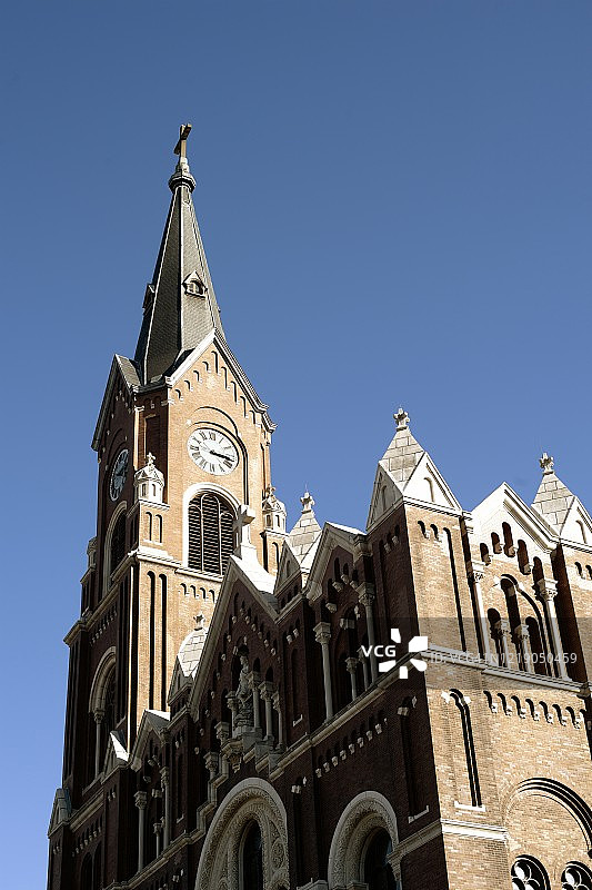 历史悠久的教堂和尖塔图片素材