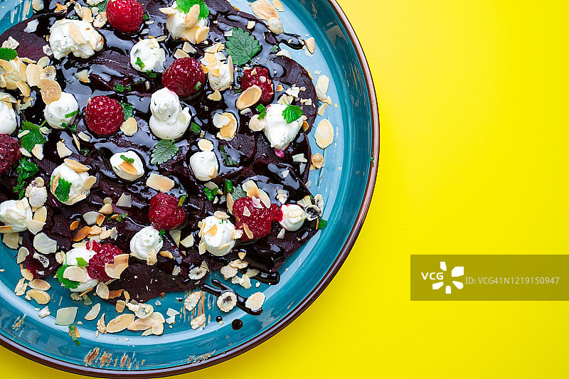 鲜奶油甜菜沙拉图片素材