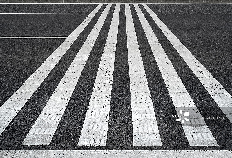 城市交通路口斑马线图片素材