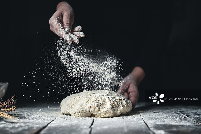 用手揉面包面团图片素材