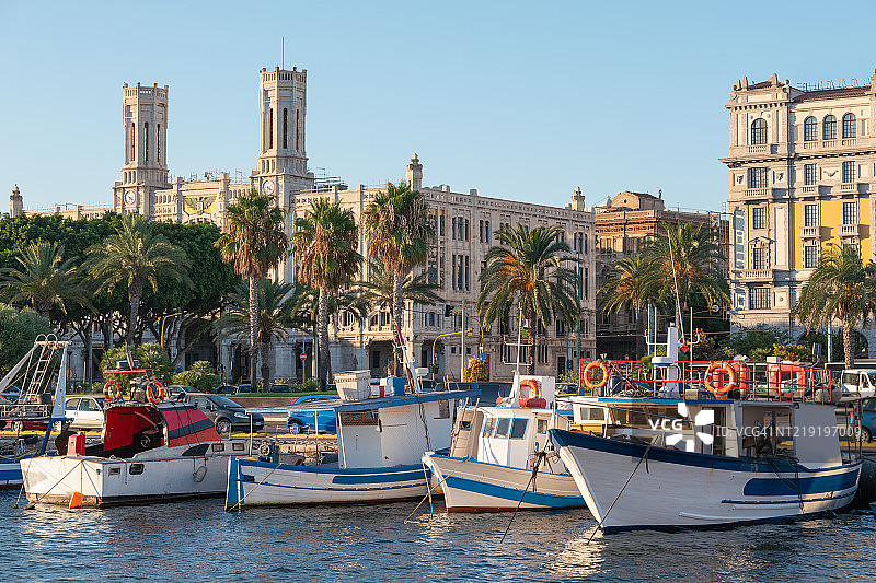 意大利撒丁岛卡利亚里码头日落图片素材