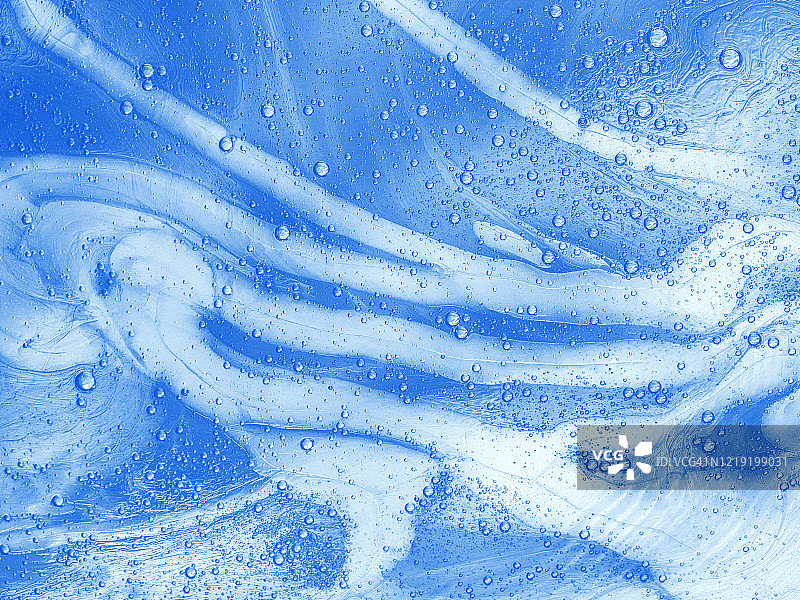 金属液体上气泡和水滴形成的抽象形状和纹理图片素材