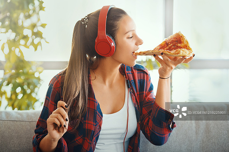 我喜欢我最喜欢的两件事。图片素材