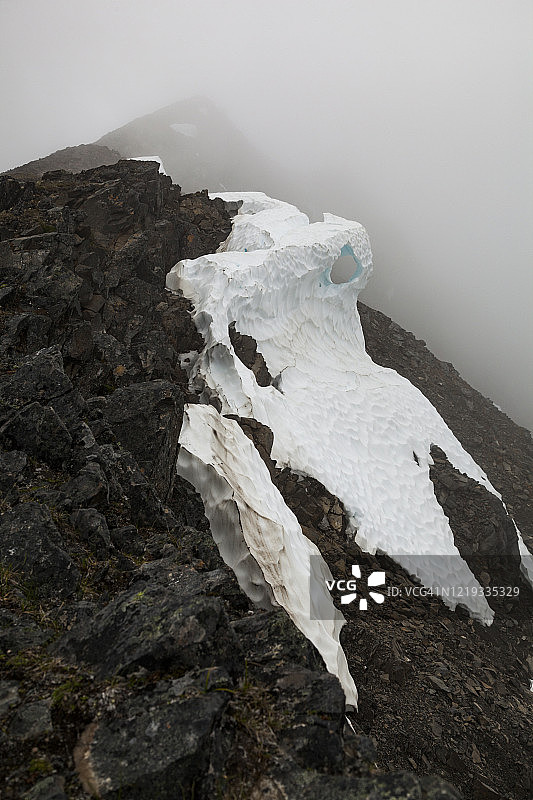 阿拉斯加基奈半岛库珀山山脊下的雪景图片素材