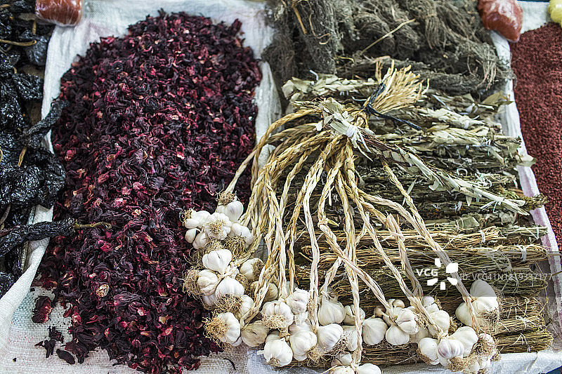 当地市场的有机香料干图片素材