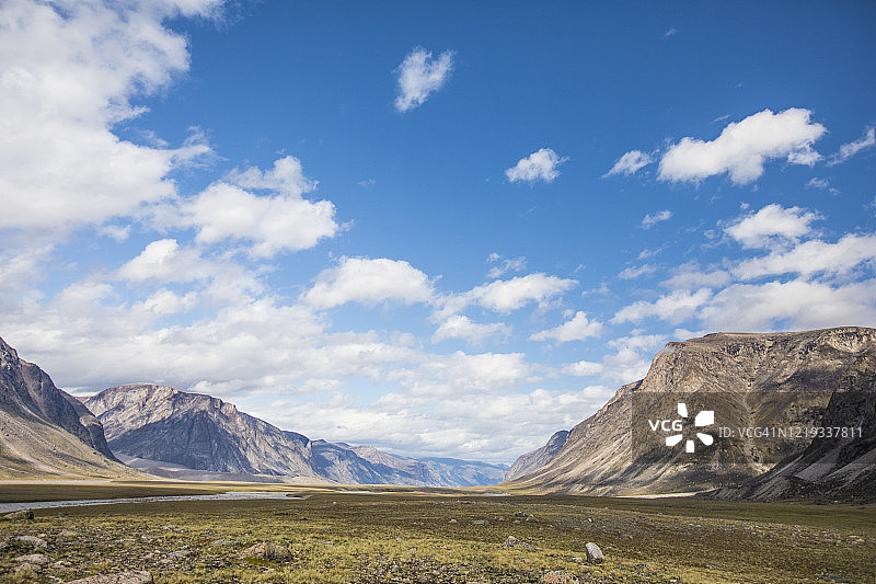 加拿大努纳武特阿克夏亚克山口的夏日风光图片素材