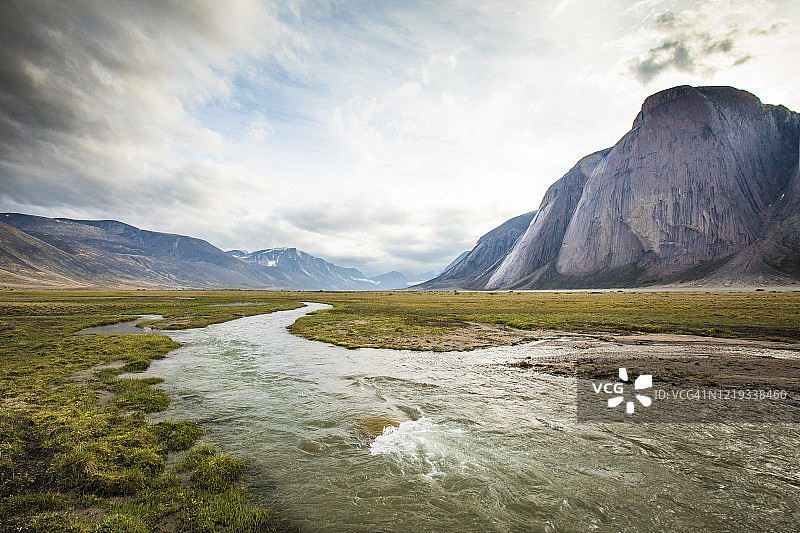 阿uyuittuq国家公园的阿克夏亚克山口的风景图片素材