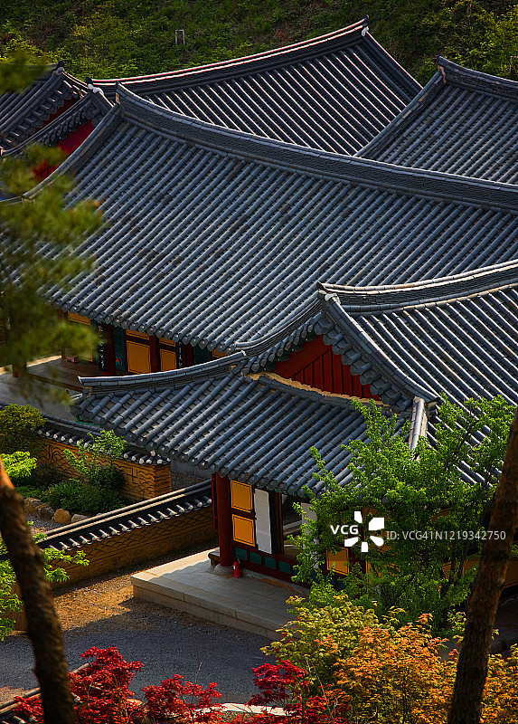 韩国佛教寺庙的屋顶图片素材