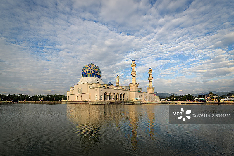 亚庇市清真寺广角照片图片素材