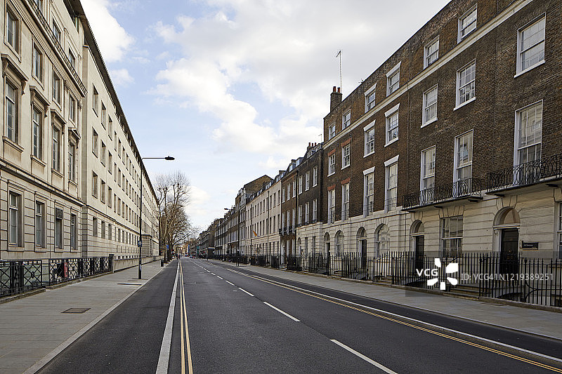 新冠疫情封锁期间空无一人的伦敦高尔街图片素材
