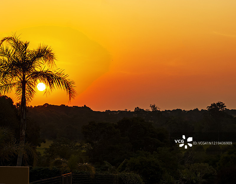 自然风光中的春日日落图片素材