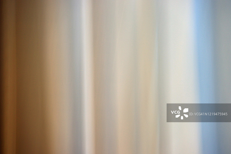 逆光窗帘形成的线性图案图片素材