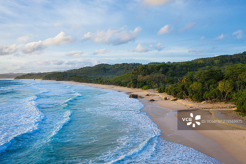 松巴岛海滩日落黄昏印尼图片素材