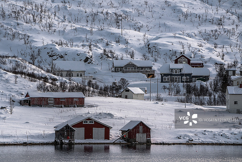 挪威特罗姆瑟松马岛的小木屋图片素材