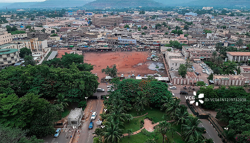 巴马科城市及其大型市场景观图片素材