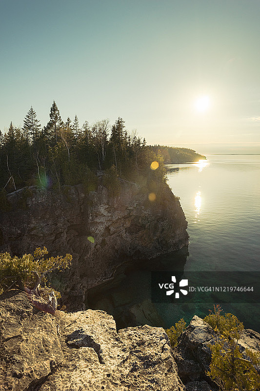 安大略省布鲁斯半岛国家公园的午后阳光图片素材