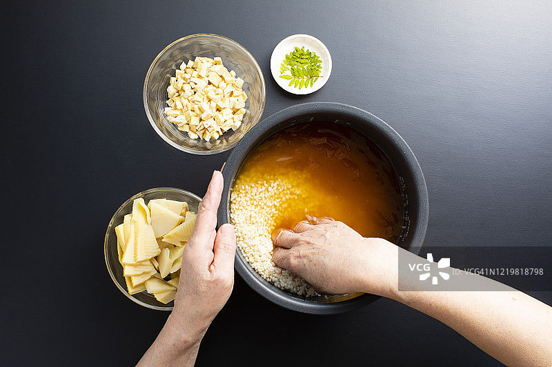 日式家常菜：竹笋饭图片素材