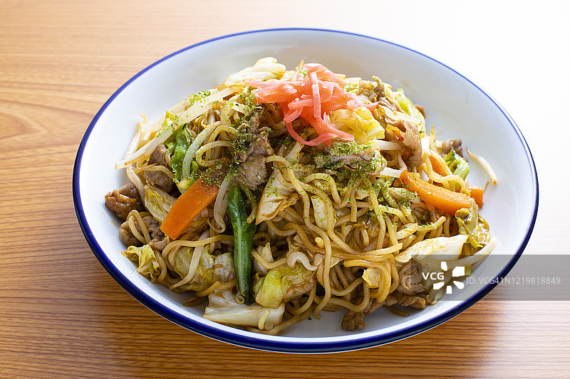 日式家庭料理：炒面食谱图片素材