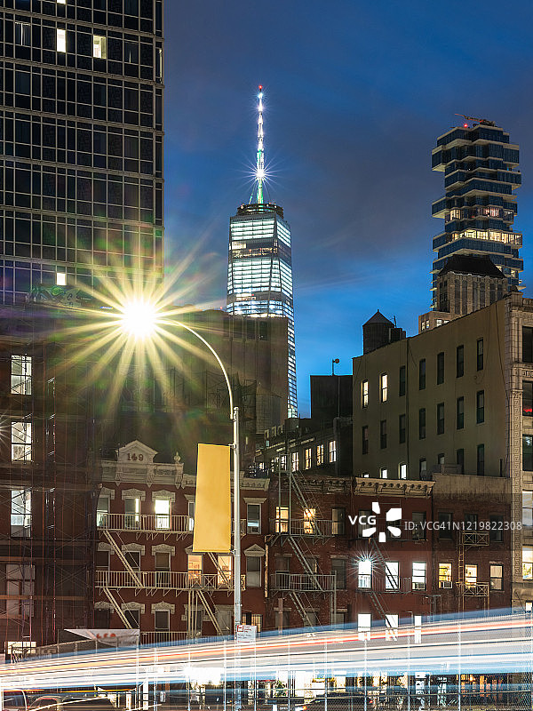 纽约唐人街的灯光轨迹图片素材