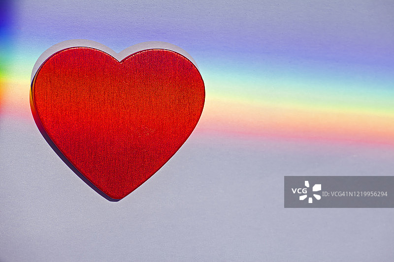 彩虹色与红色爱心图片素材