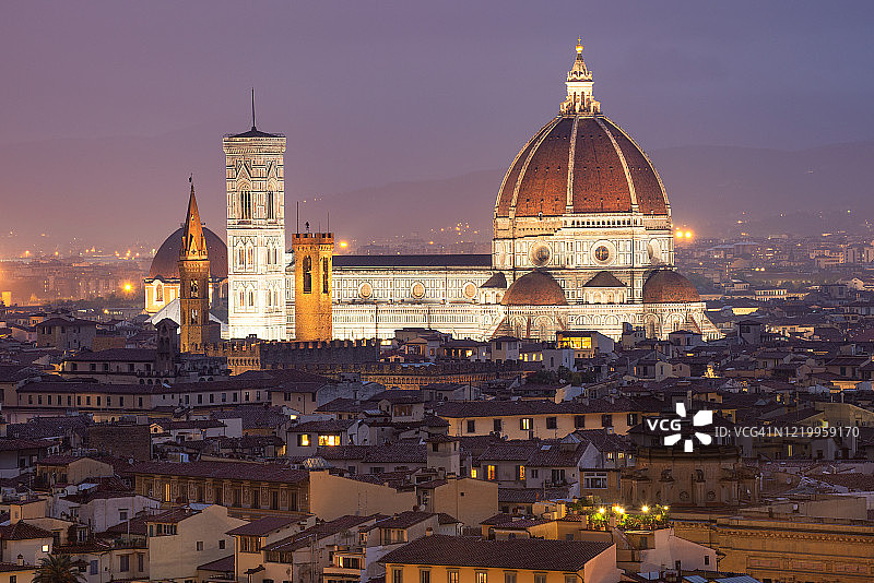佛罗伦萨城市景观与圣母百花大教堂图片素材