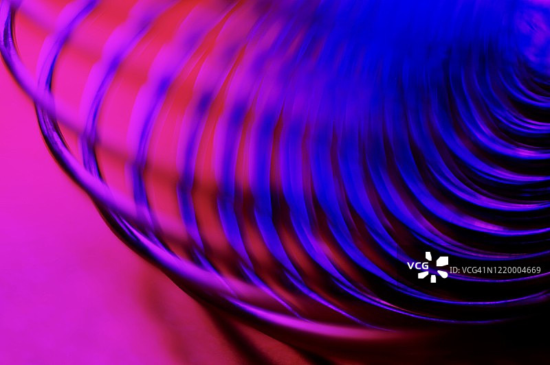 蓝色和紫红色旋转图片素材