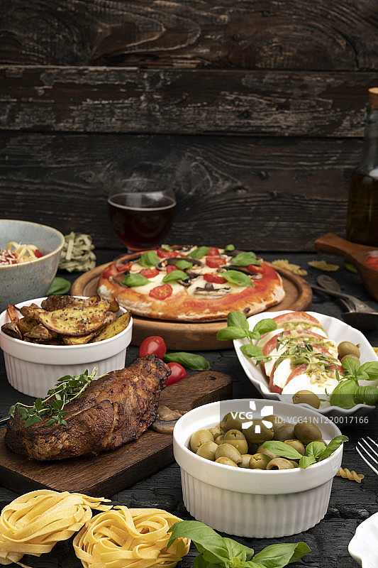 餐桌上图片素材