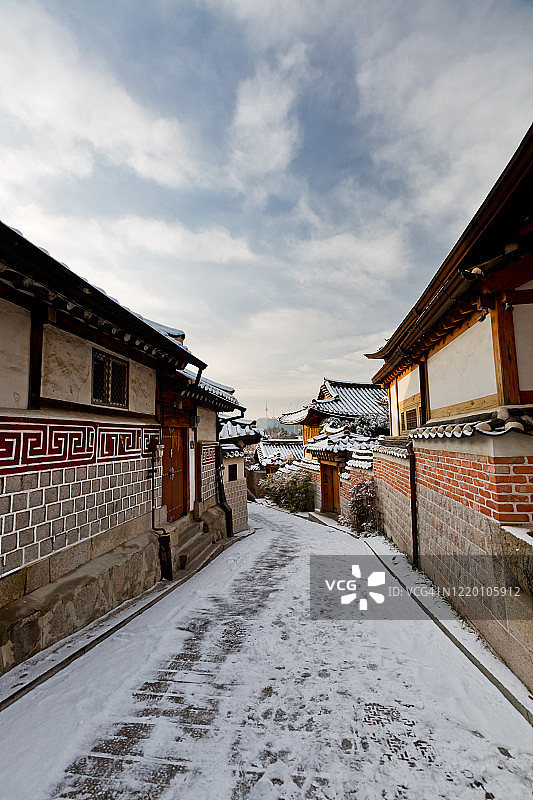 冬季雪景：韩国首尔北村韩屋村图片素材