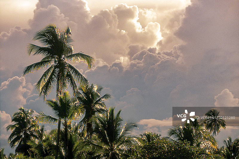 菲律宾锡亚高岛季风云图片素材