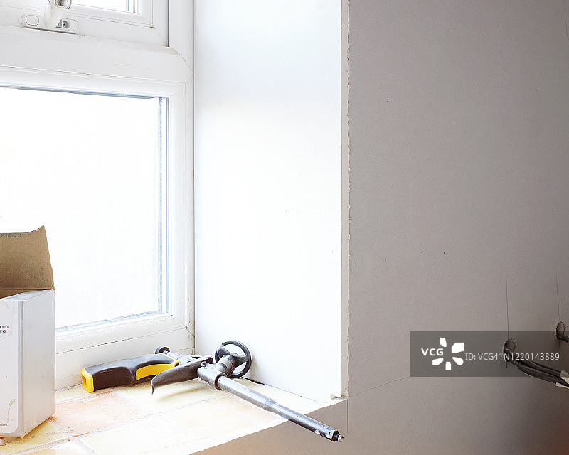 带有新石膏板的旧瓷砖图片素材