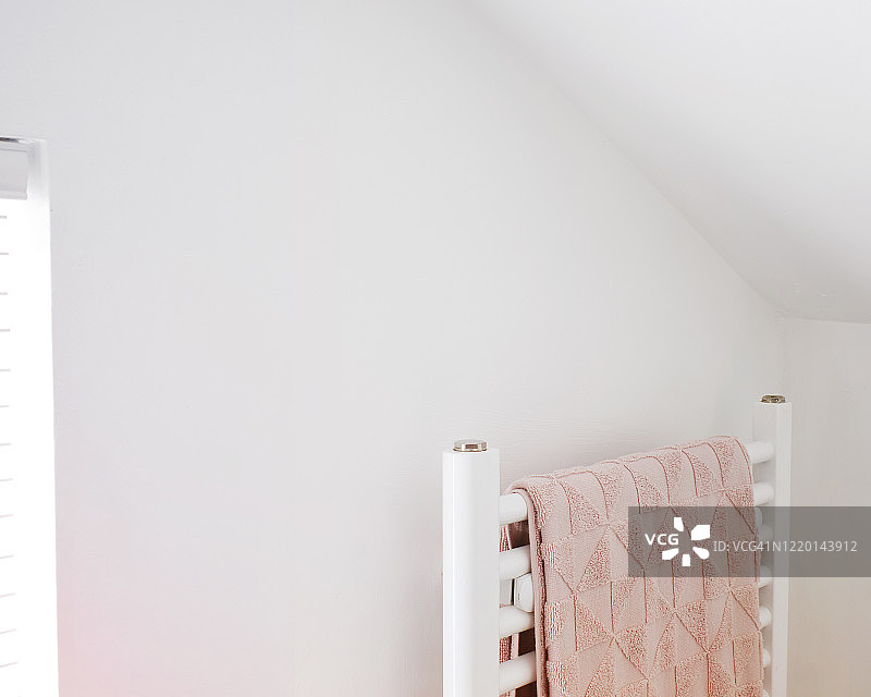 浴室里的毛巾架图片素材
