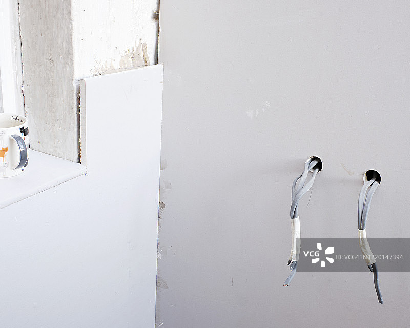 石膏板上的电缆图片素材