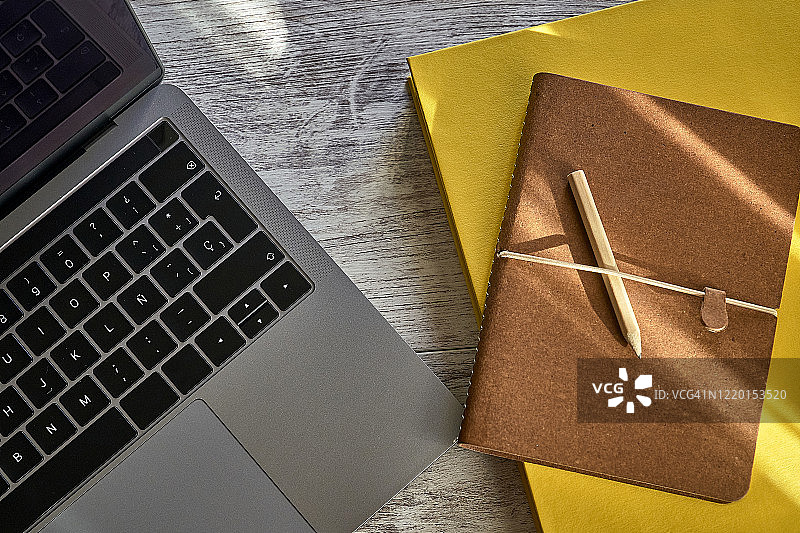 可供使用的办公用品图片素材