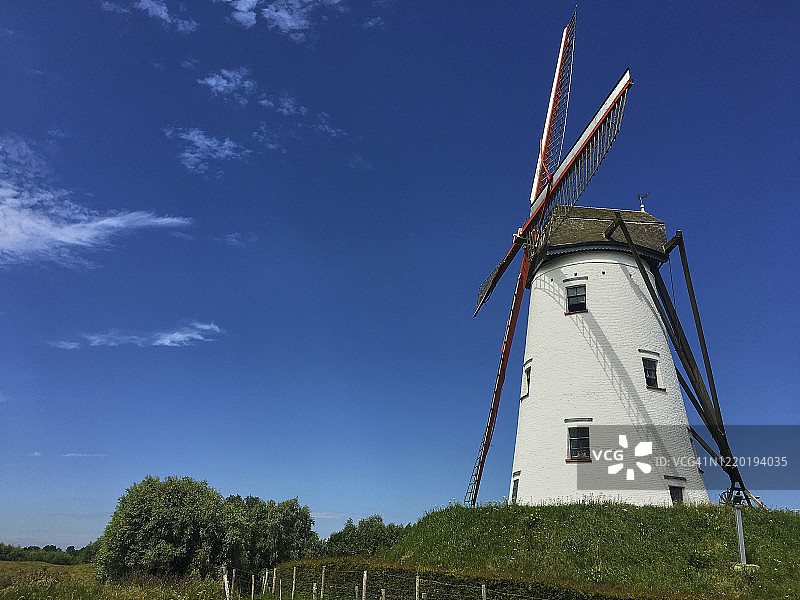 比利时乡村的传统风车图片素材